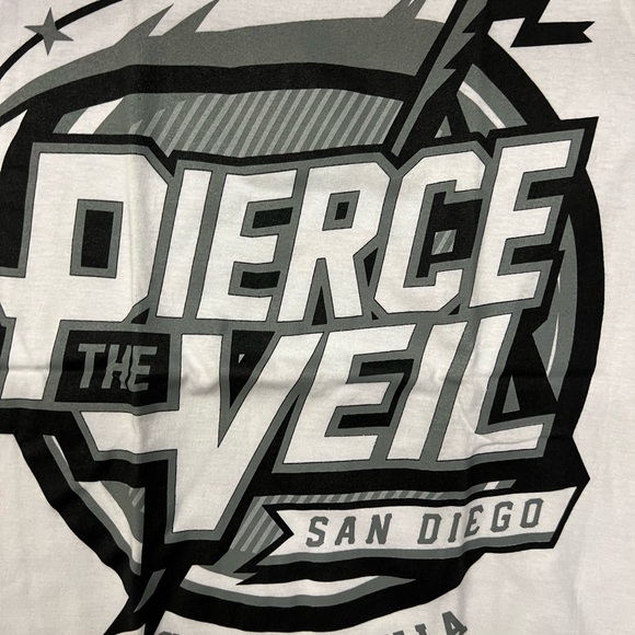Pierce the veil graphic Tshirt ! - Picture 2 of 2